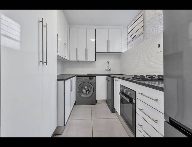 3 BEDROOM APARTMENT FOR SALE IN SANDOWN